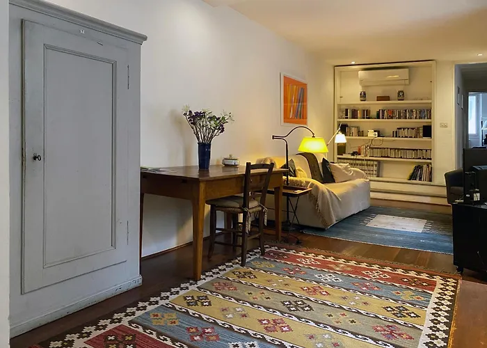 Grand Piano Apartment
